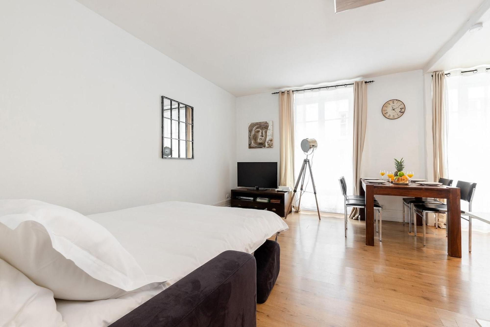 Eiffel Tower & Champ De Mars - Cityapartmentstay * Parigi
