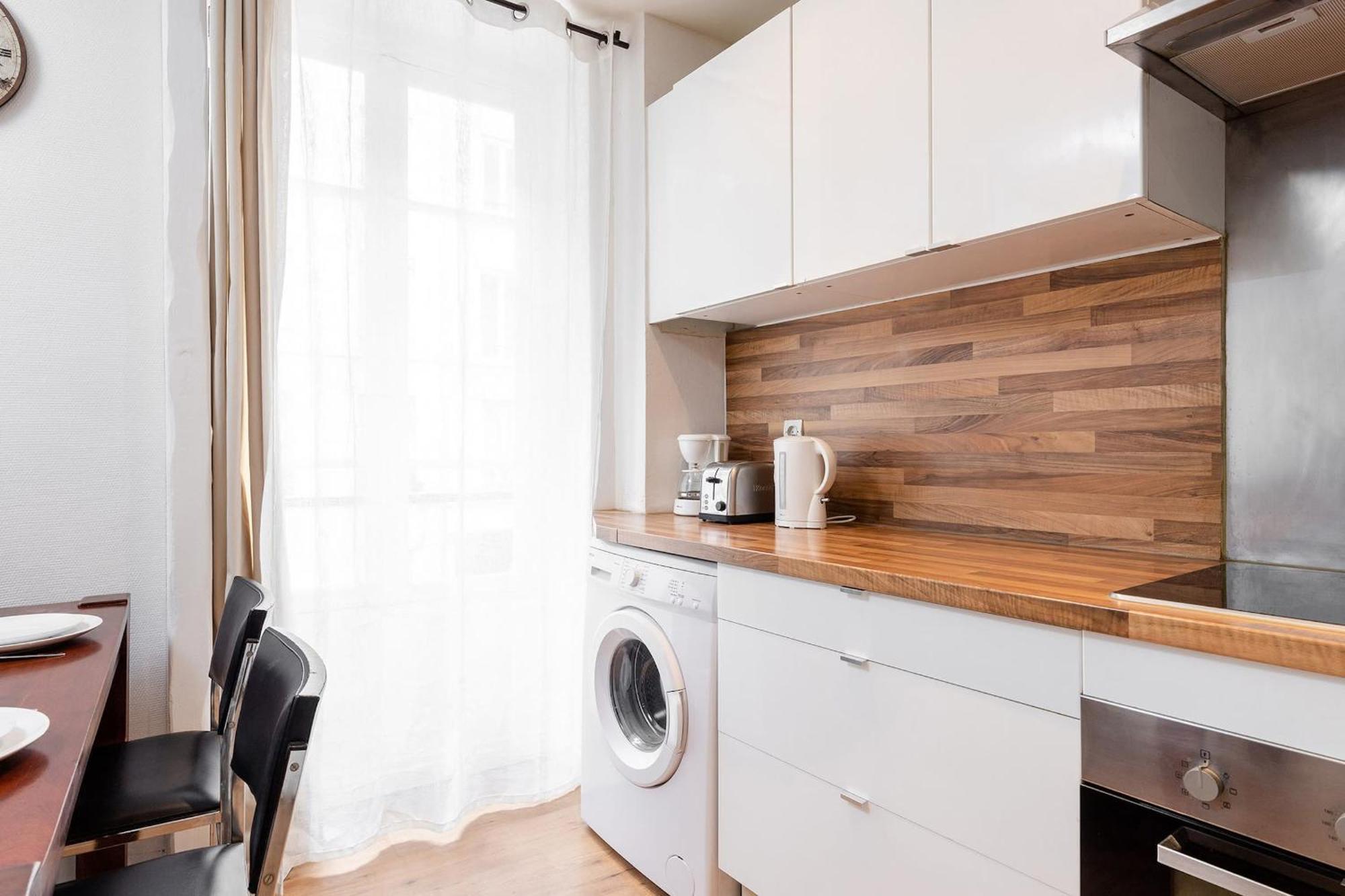 Eiffel Tower & Champ De Mars - Cityapartmentstay Parigi