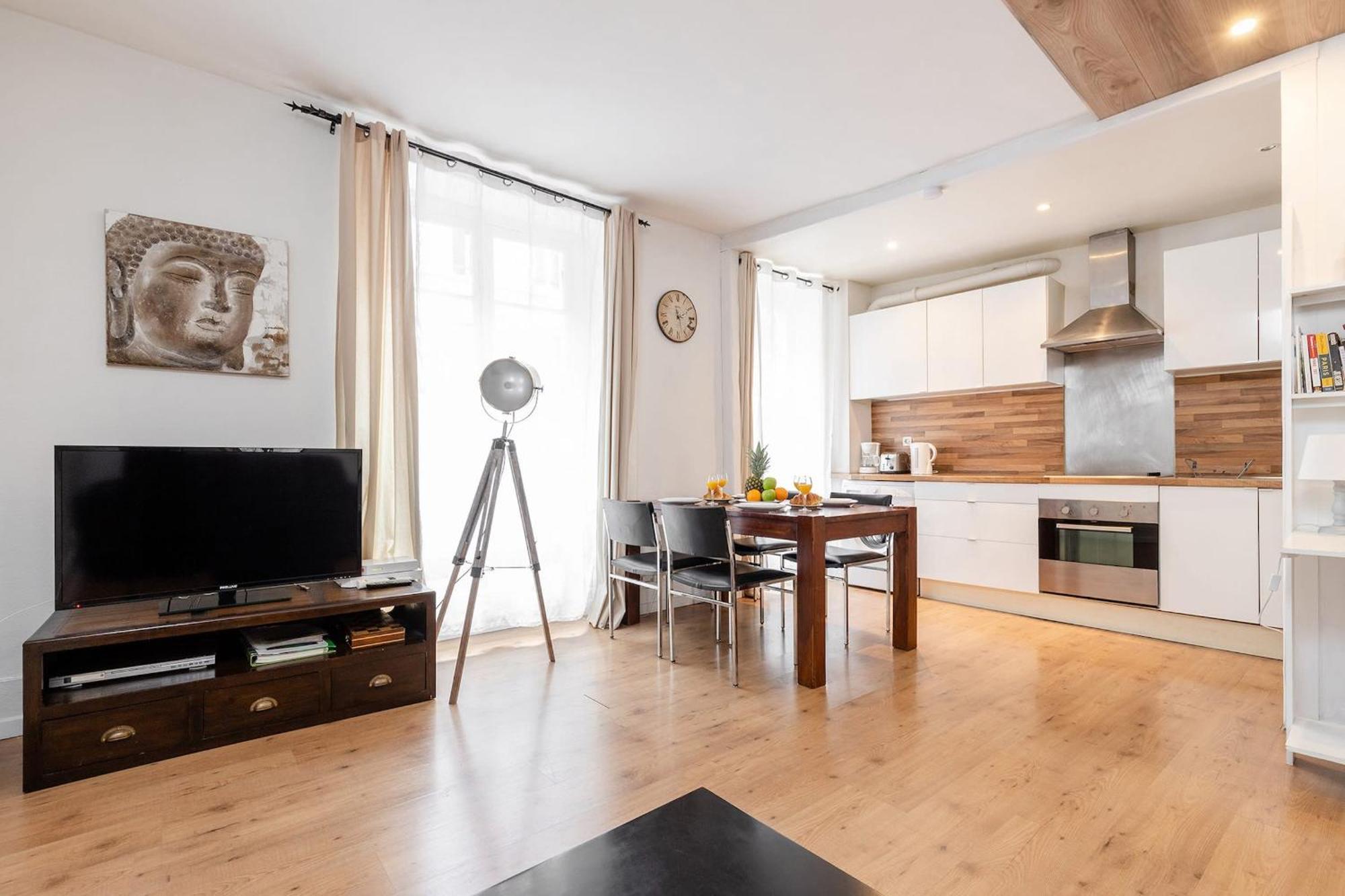 Eiffel Tower & Champ De Mars - Cityapartmentstay * Parigi